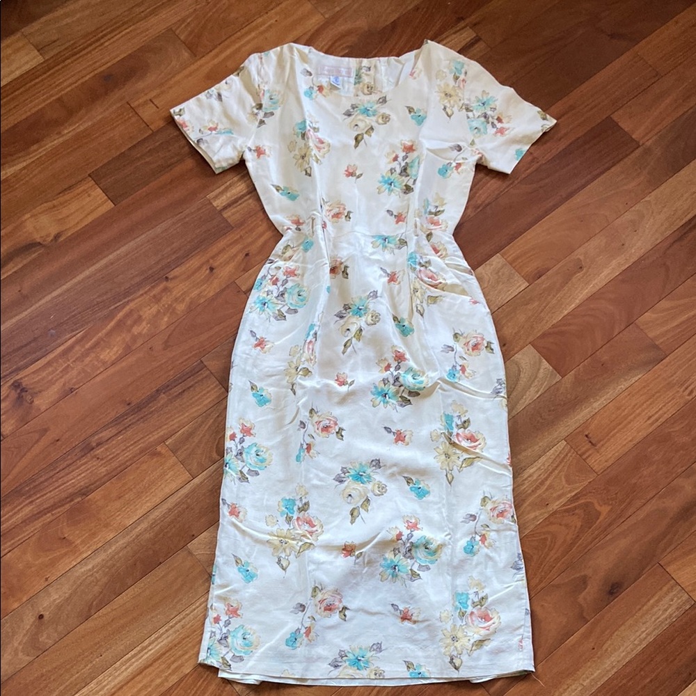 Vintage Floral Midi Dress in Cream with belt